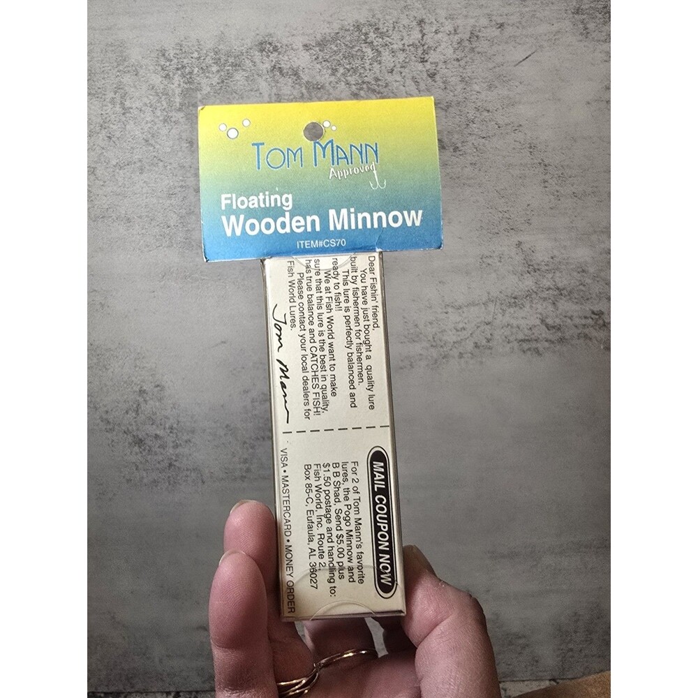 RARE VINTAGE TOM MANN "FLOATING WOODEN MINNOW" 4" NEW IN ORIGINAL PACKAGE - Picture 2 of 3